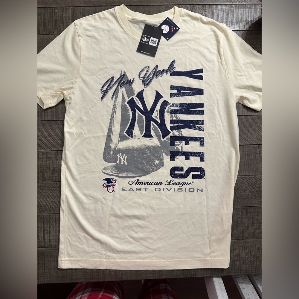 Genuine Merchandise Off-White Tee New York Yankees